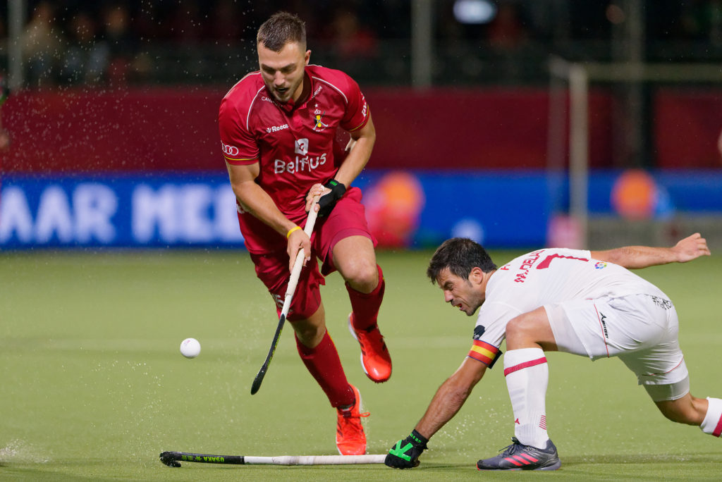 Stockbroekx, superando a Delàs / Arnau Martínez - HockeyESP