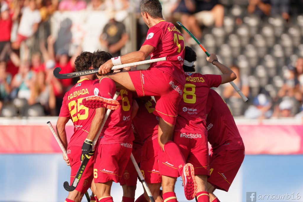 La piña de los Redsticks celebrando uno de los tantos / Arnau Martínez - HockeyESP